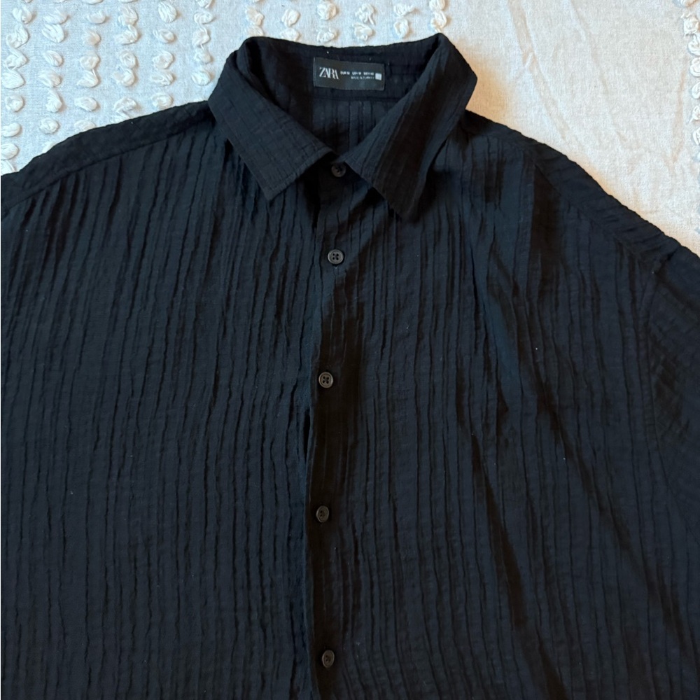 Zara Men's Black Crinkle Button-Down Shirt